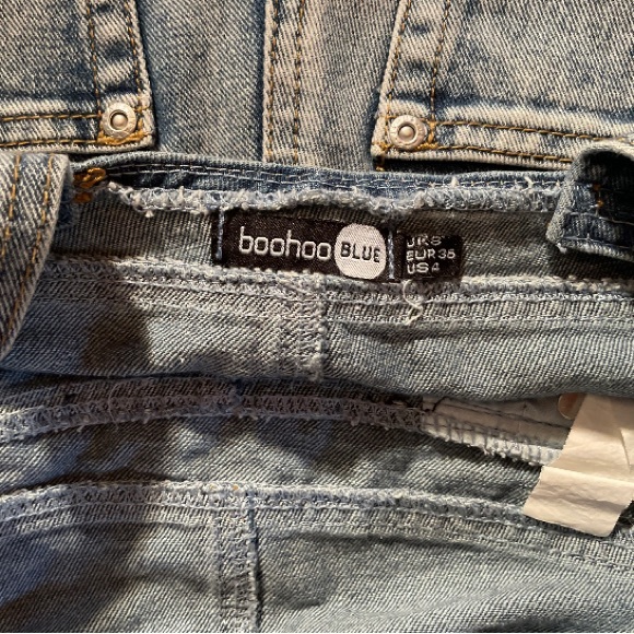 Boohoo Blue Distressed Jean Short Overalls in Size 4 - Picture 3 of 4